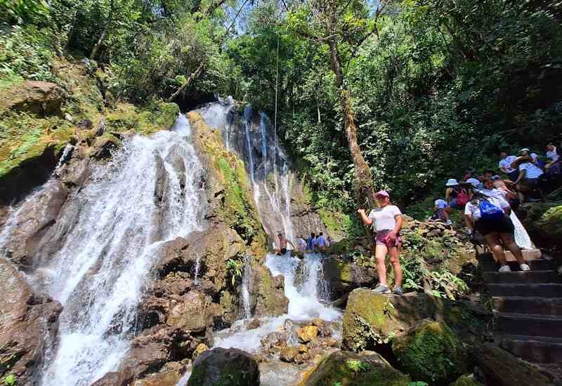 Cataratas de Honolulu en Semana Santa en Tingo María