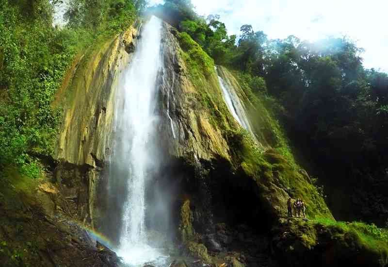 San Miguel la imponente Catarata de 100 metros de Tingo María
