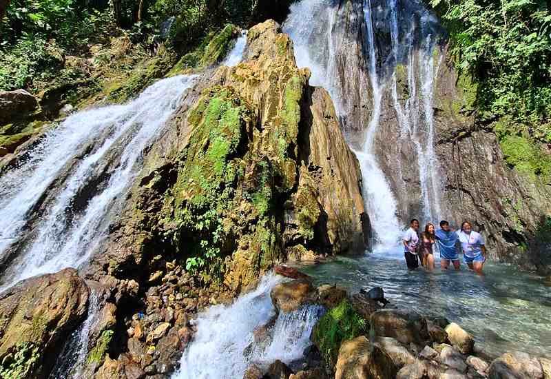 Catarata de Honolulu Tingo María Arco Iris