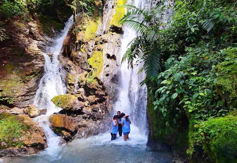 Catarata de Honolulu Tingo María Chamisa del Amor
