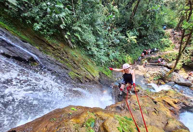 Aventura Escalada en las Cataratas de Honolulu y Chullachaqui