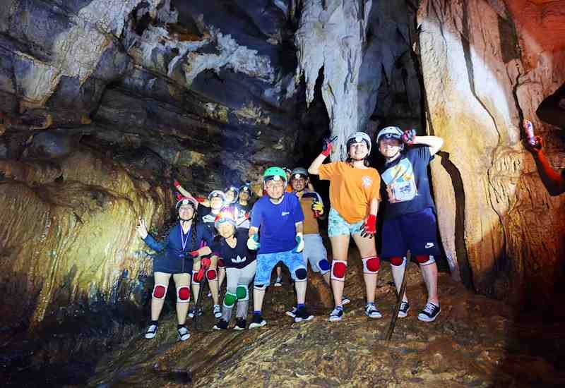 En la Gruta del Manto Sagrado de Huyna Cápac Tingo María