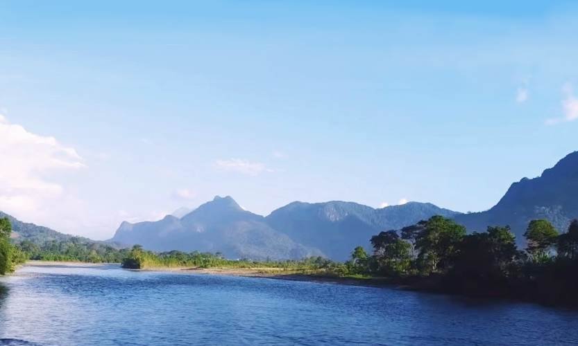 La Bella Durmiente de Tingo María desde el rio Huallaga