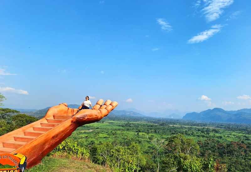 Mano en la Laguna de los Milagros