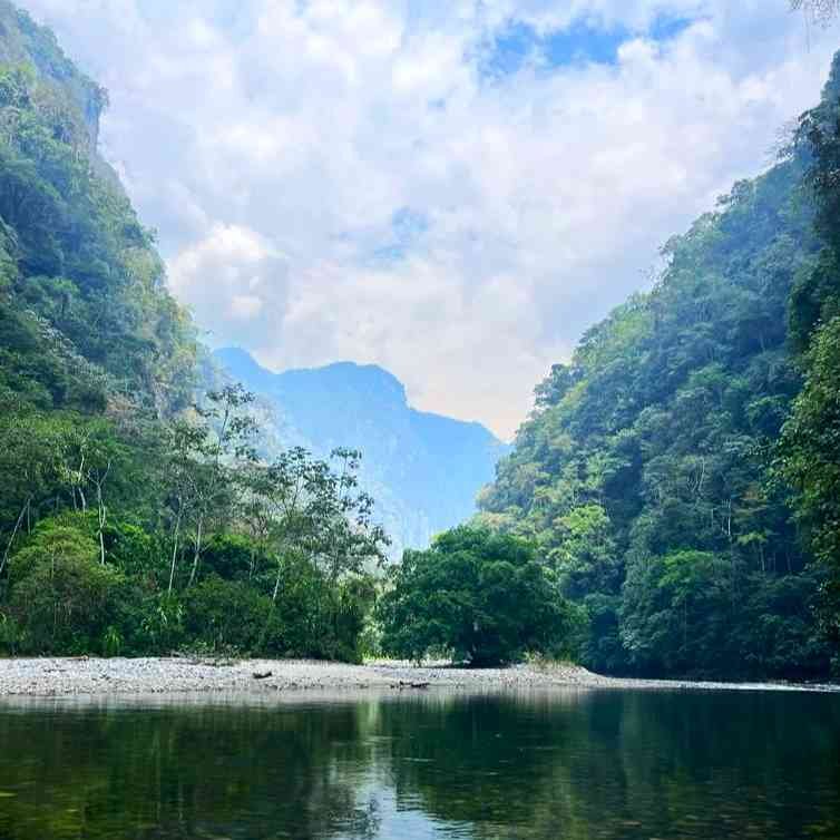 Paisaje Rio Derrepente de Tingo María