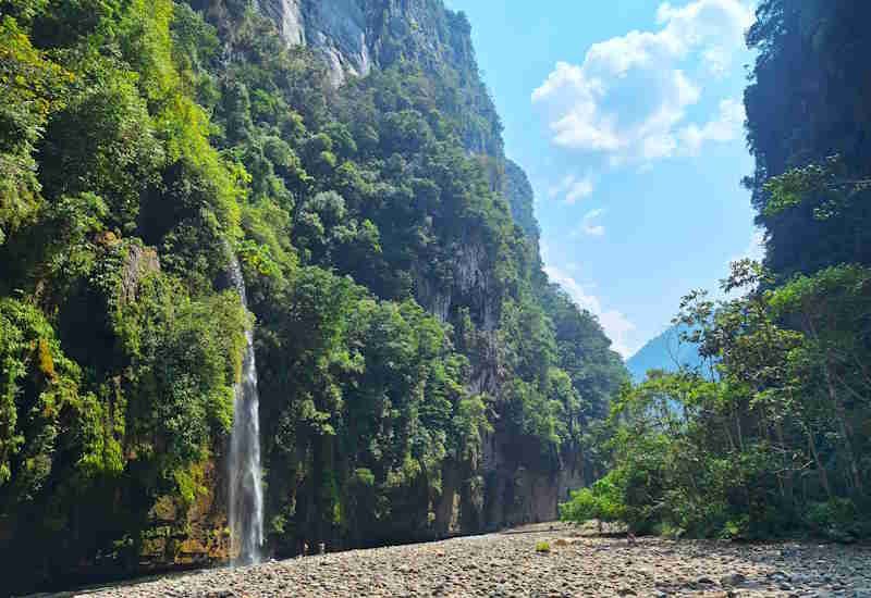 Ruta del Rio Derrepente en Tingo María