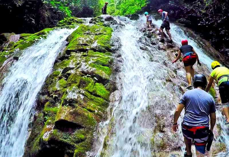 Catarata Velo de las Ninfas en Tingo María